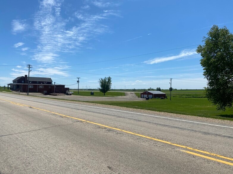 27569 State Hwy 81, Cuba City, WI à vendre - Photo de l’immeuble – Image 2 sur 22