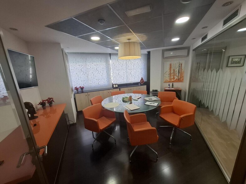 Bureau dans València, Valencia à vendre - Photo de l’immeuble – Image 3 sur 15