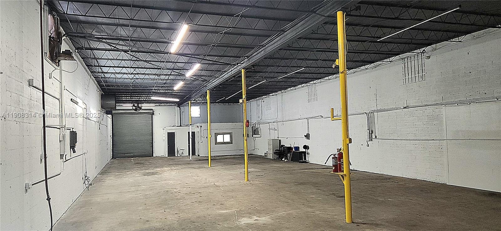 592-598 W 28th St, Hialeah, FL à louer Photo intérieure– Image 1 sur 1