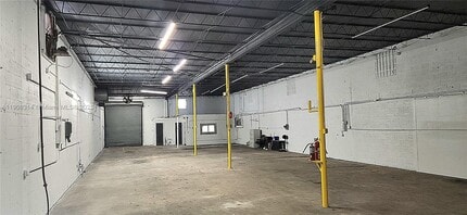 592-598 W 28th St, Hialeah, FL à louer Photo intérieure– Image 1 sur 1