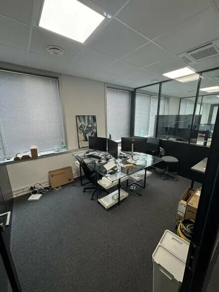 Bureau dans Villepinte à louer - Photo de l’immeuble – Image 2 sur 8