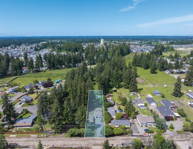 1713 208th St E, Spanaway, WA à vendre - Photo de l’immeuble – Image 2 sur 4