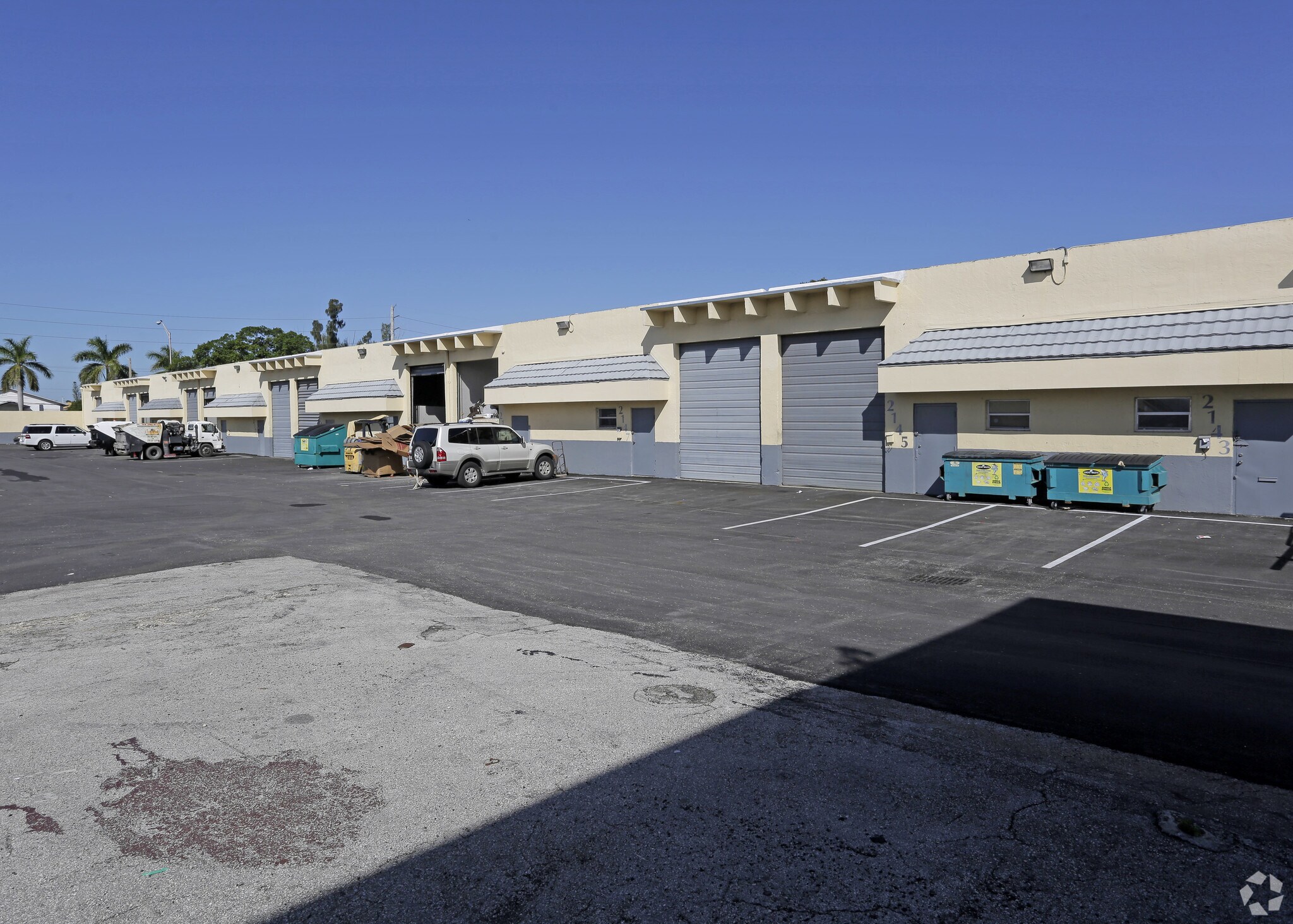 2101-2193 Opa Locka Blvd, Miami, FL à vendre Photo de l’immeuble– Image 1 sur 1