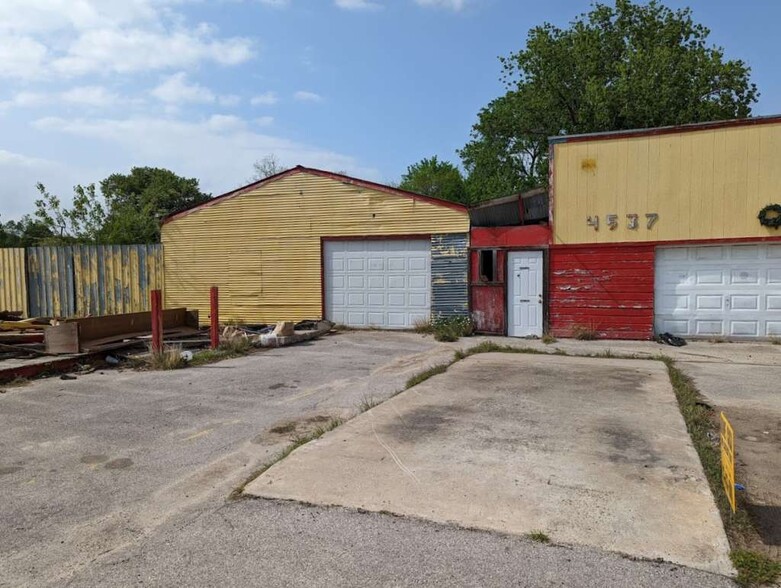 4537 Laura Koppe, Houston, TX à louer - Photo de l’immeuble – Image 1 sur 5
