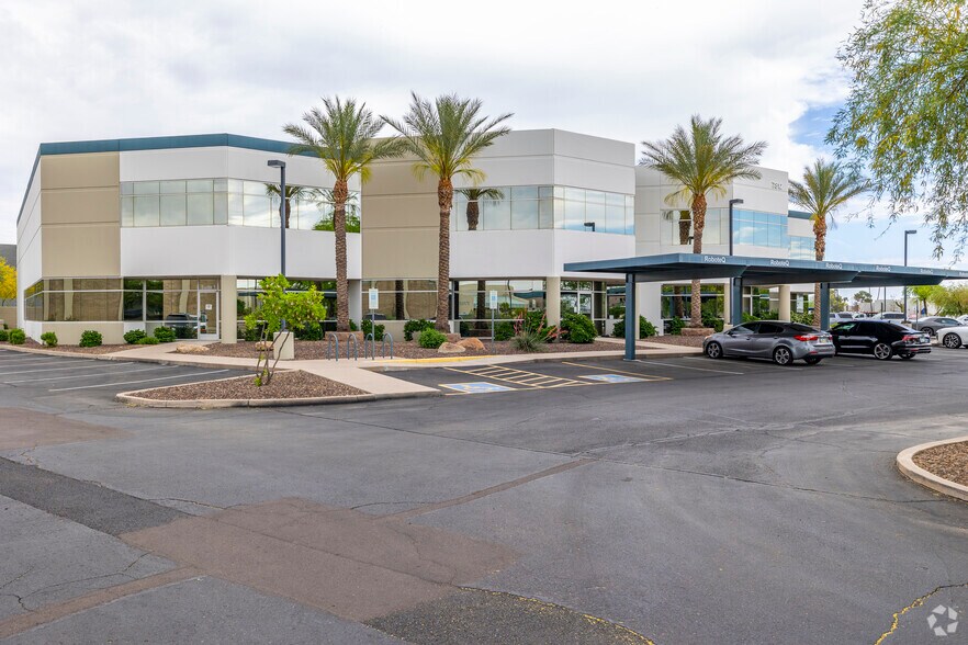 7812 E Acoma Dr, Scottsdale, AZ à louer - Photo de l’immeuble – Image 1 sur 7
