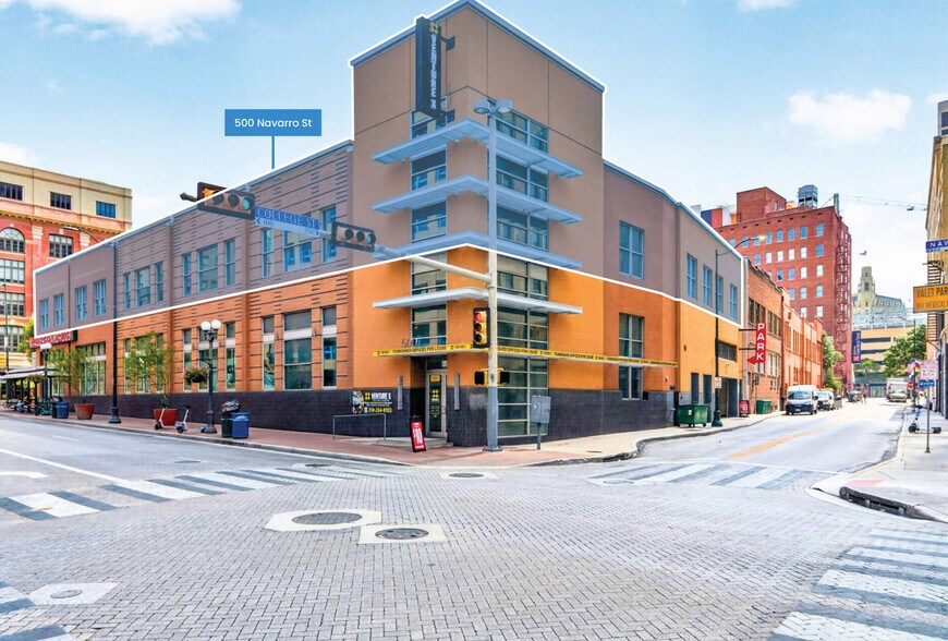 500 Navarro St, San Antonio, TX à louer - Photo de l’immeuble – Image 1 sur 31