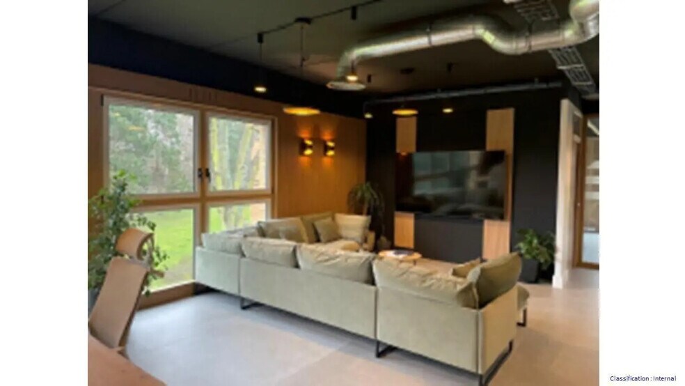 1-9 Rue Michael Faraday, Montigny-le-Bretonneux à louer - Photo intérieure – Image 1 sur 2