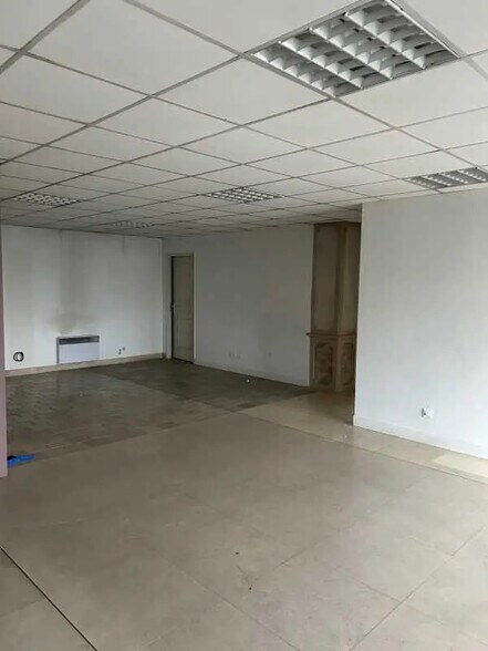 Bureau dans Saint-Étienne-du-Rouvray à louer - Photo de l’immeuble – Image 2 sur 7