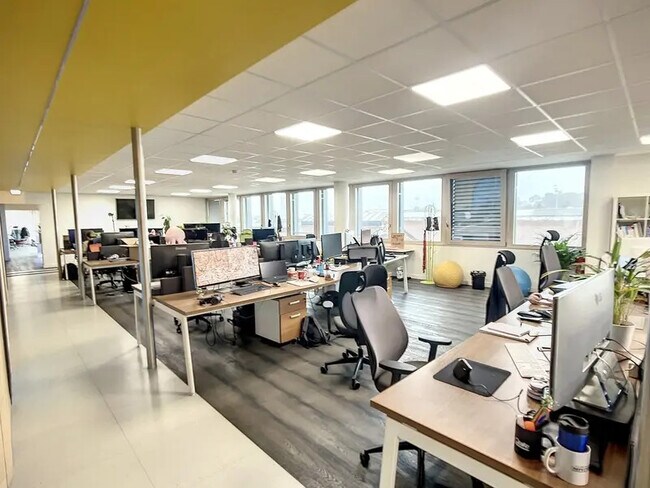 Plus de détails pour Bureau à vendre