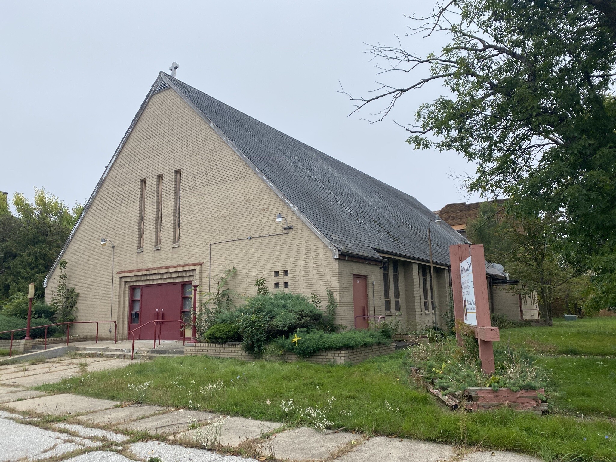1421 Veterans Memorial Pky, Saginaw, MI à vendre Photo principale– Image 1 sur 4