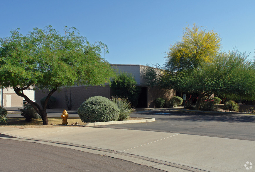 15875 N Greenway-Hayden Loop, Scottsdale, AZ à louer - Photo de l’immeuble – Image 1 sur 1