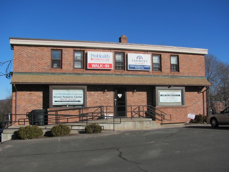 1001 Farmington Ave, Bristol, CT à vendre - Photo de l’immeuble – Image 2 sur 38