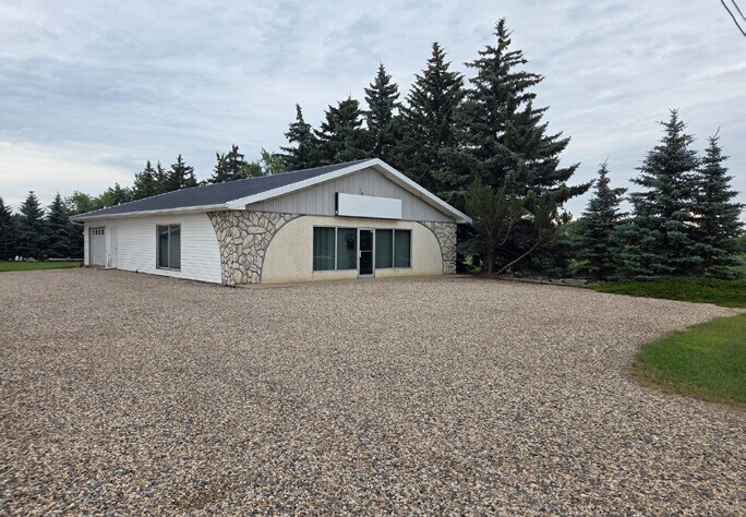 1409 1st Avenue NW, Weyburn, SK à louer - Photo de l’immeuble – Image 3 sur 7