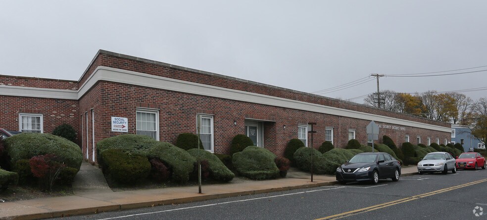 75 Oak St, Patchogue, NY à vendre - Photo de l’immeuble – Image 3 sur 7