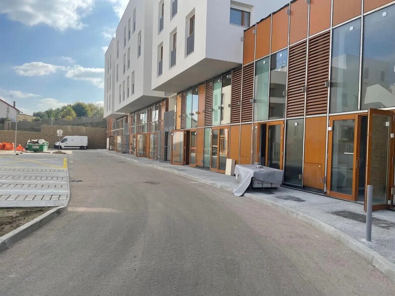 Local d’activités dans Vitry-sur-Seine à louer - Photo de l’immeuble – Image 1 sur 4