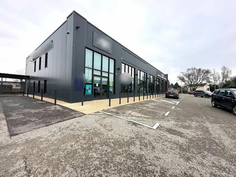 Local commercial dans Châteaurenard à louer - Photo de l’immeuble – Image 1 sur 9