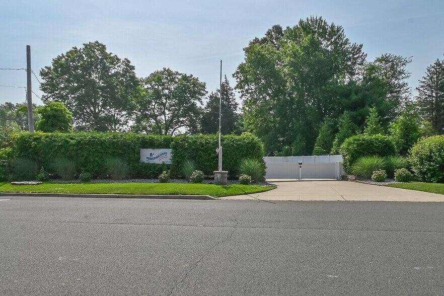 33 Bordentown Tpke, Jamesburg, NJ à vendre - Photo de l’immeuble – Image 2 sur 17