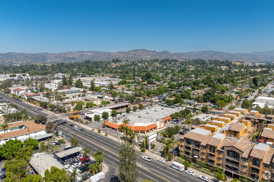 21555-21627 Roscoe Blvd, Canoga Park, CA à louer - Photo de l’immeuble – Image 3 sur 4