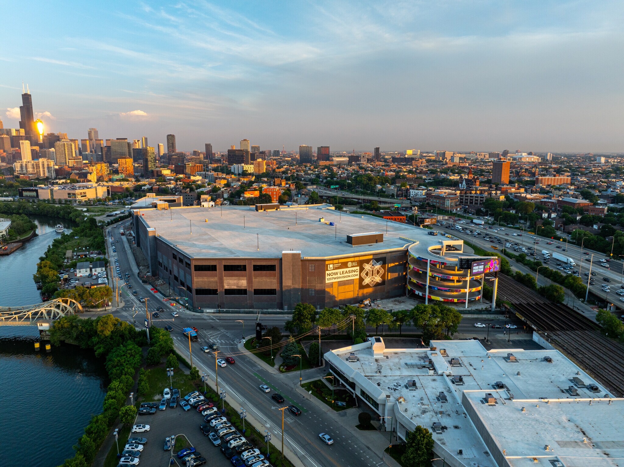 1237 W Division, Chicago, IL à louer Photo principale– Image 1 sur 4