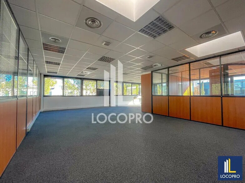 Bureau dans Rousset à louer - Photo de l’immeuble – Image 2 sur 12