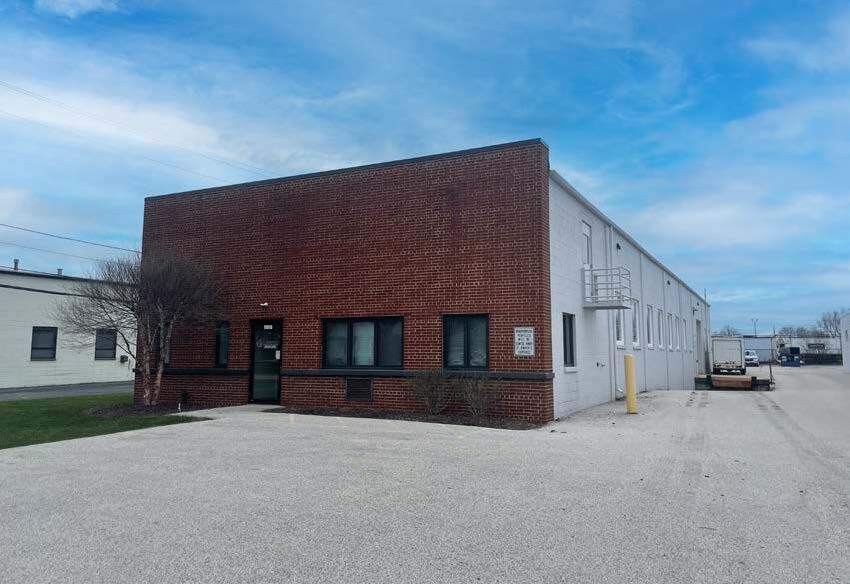 11016 W Becher St, Milwaukee, WI à louer - Photo de l’immeuble – Image 2 sur 2