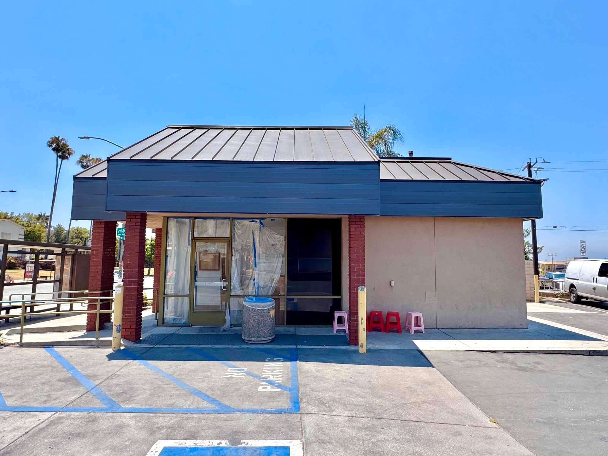 2211 Lake Ave, Altadena, CA à louer Photo intérieure– Image 1 sur 6