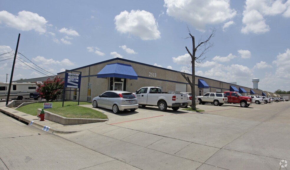 2513 Weaver St, Haltom City, TX à louer - Photo de l’immeuble – Image 2 sur 6