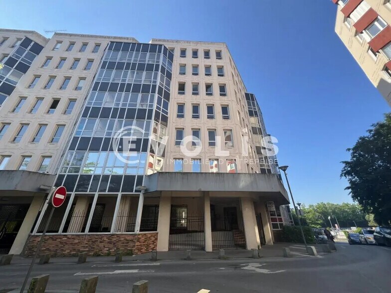 Bureau dans Noisy-le-Grand à louer - Photo de l’immeuble – Image 1 sur 12