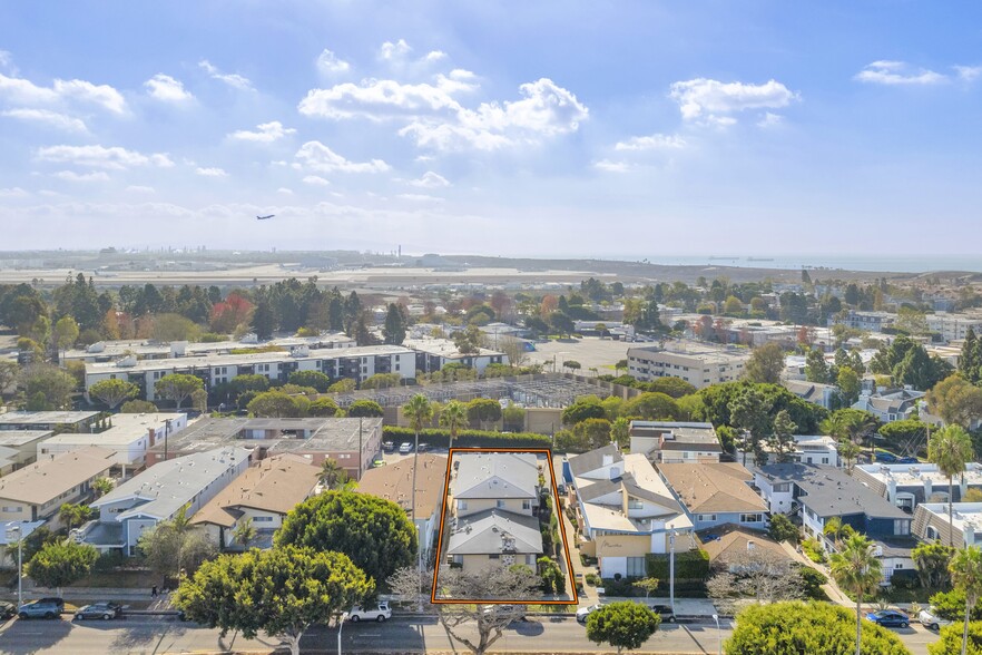 7832 W Manchester Ave, Playa Del Rey, CA à vendre - Photo de l’immeuble – Image 3 sur 10