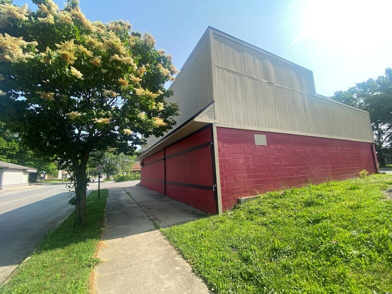 1610 Arrow Ave, Anderson, IN à vendre - Photo de l’immeuble – Image 3 sur 4