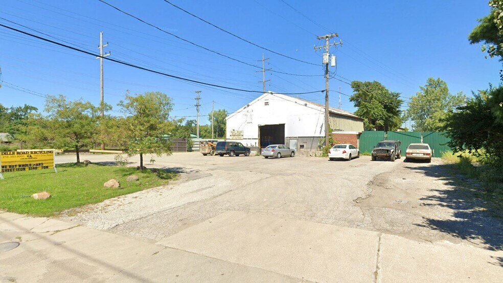 1423 Dille Rd, Euclid, OH à louer - Photo de l’immeuble – Image 2 sur 5