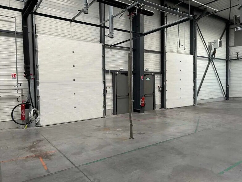 1 Rue Des Prairies, LES SORINIÈRES à louer - Photo de l’immeuble – Image 3 sur 11
