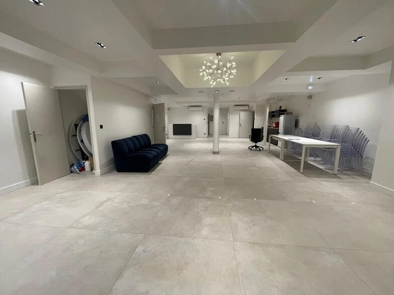 Local commercial dans Paris à louer - Photo intérieure – Image 1 sur 4