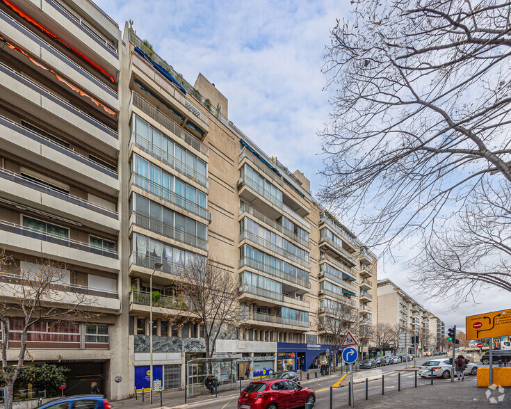 Local commercial dans Marseille à louer - Photo de l’immeuble – Image 2 sur 3