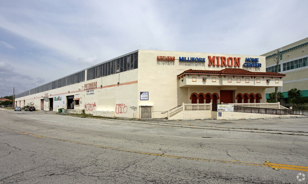 19400 W Dixie Hwy, Miami, FL à louer - Photo de l’immeuble – Image 2 sur 7