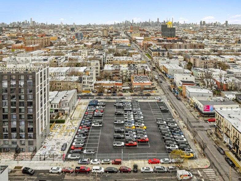 900-932 Wyckoff Ave, Brooklyn, NY à louer - Photo principale – Image 1 sur 10