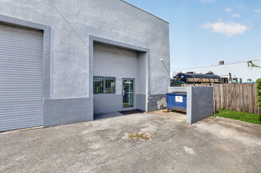 2202-2204 W 78th St, Hialeah, FL à vendre - Photo de l’immeuble – Image 3 sur 52