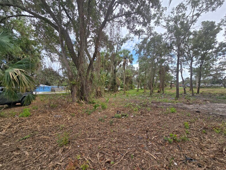 Massachusetts Ave, New Port Richey, FL à vendre - Photo de l’immeuble – Image 3 sur 6