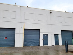 5589 Byrne Rd, Burnaby, BC à louer Photo intérieure– Image 2 sur 2