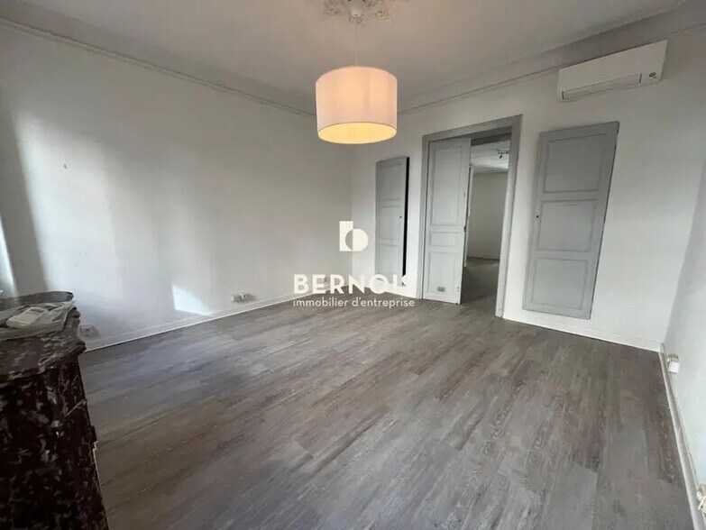 Bureau dans Toulon à louer - Photo de l’immeuble – Image 1 sur 18
