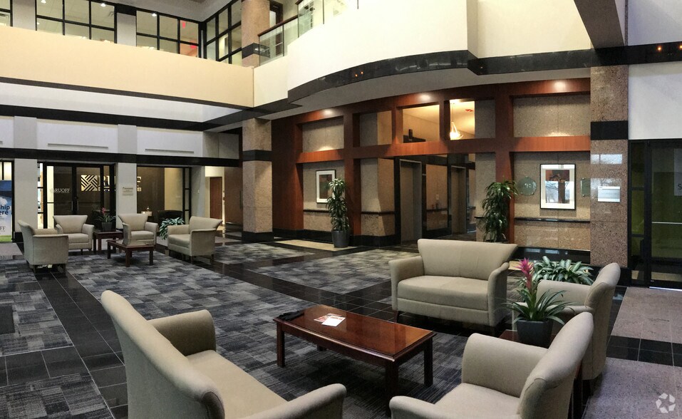 3455 Mill Run Dr, Hilliard, OH à louer - Hall d’entrée – Image 3 sur 3
