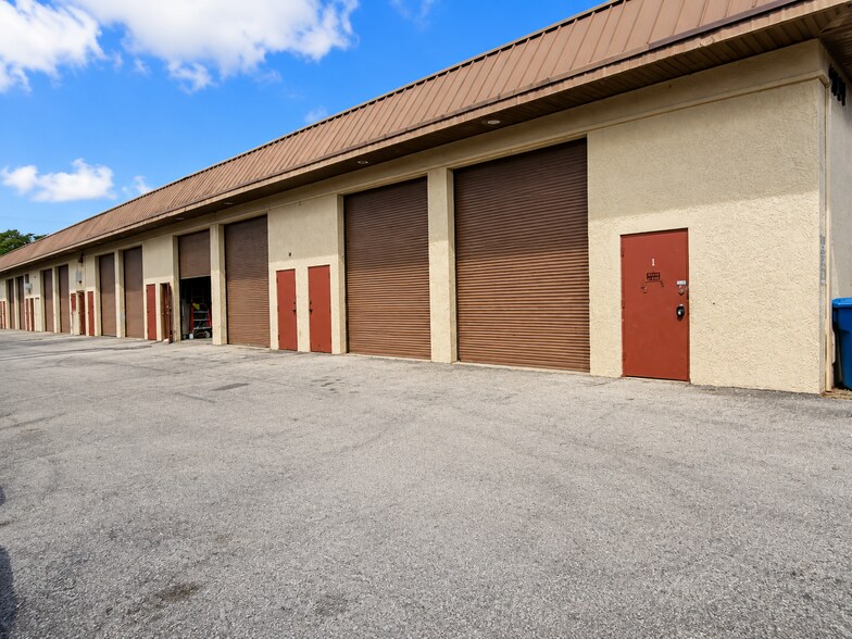 1901 NW 32nd St, Pompano Beach, FL à louer - Photo de l’immeuble – Image 1 sur 7