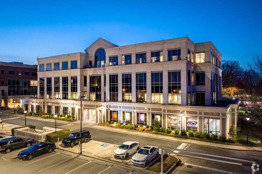 4521 Sharon Rd, Charlotte, NC à louer - Photo de l’immeuble – Image 2 sur 10