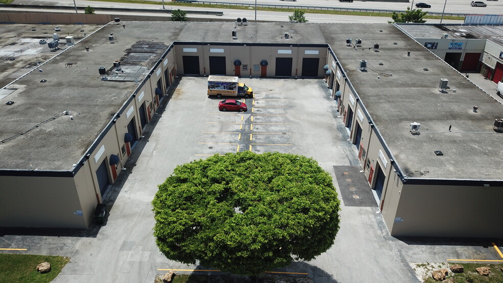 4834-4890 SW 75th Ave, Miami, FL à louer - Photo de l’immeuble – Image 3 sur 7