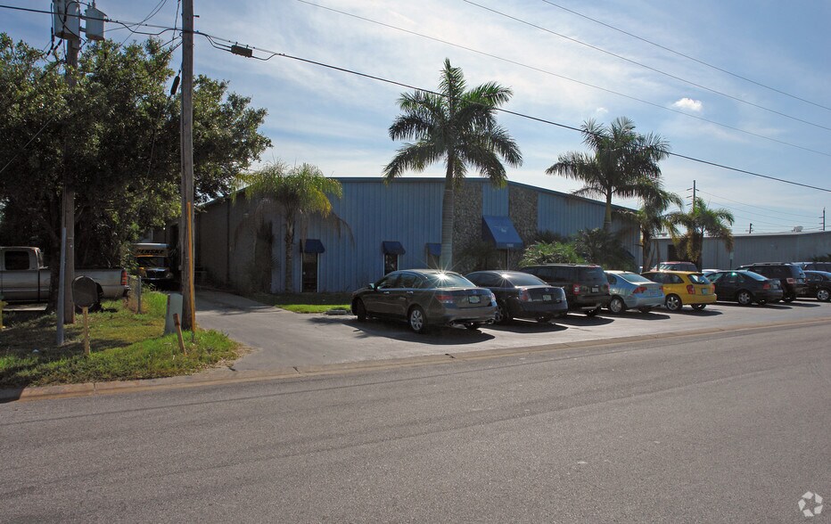 11885 44th St N, Clearwater, FL à vendre - Photo de l’immeuble – Image 2 sur 6
