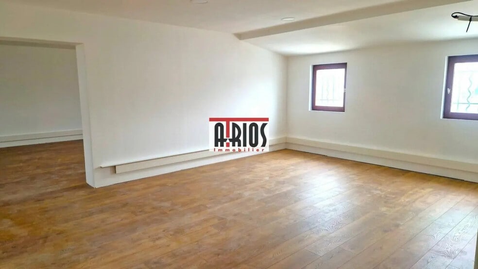 Bureau dans Six-Fours-les-Plages à louer - Photo de l’immeuble – Image 3 sur 7