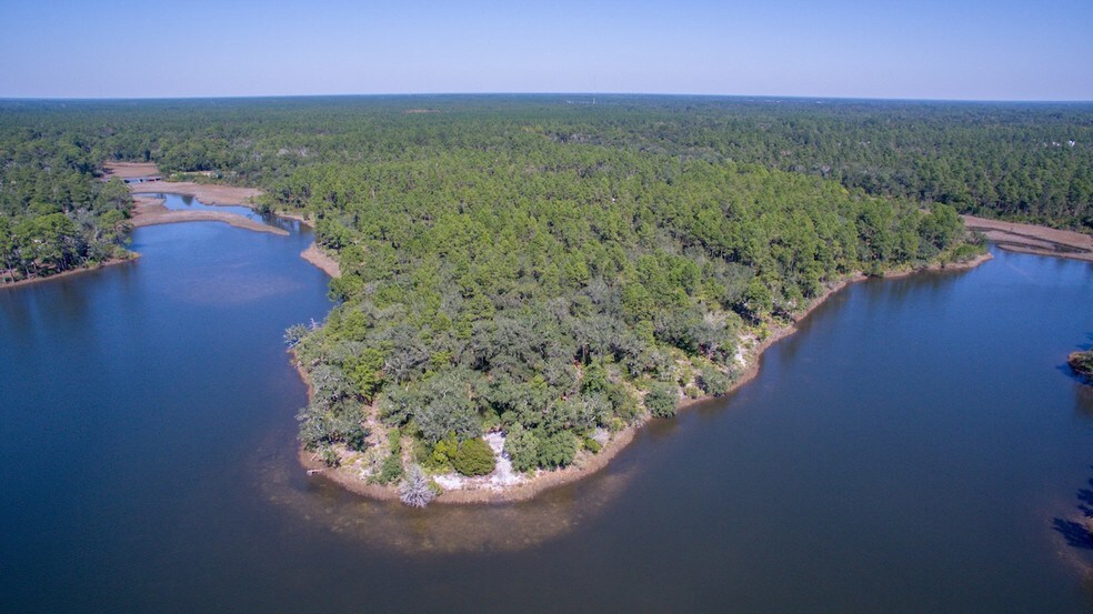 300 Fanning Bayou Dr, Southport, FL à vendre - Photo de l’immeuble – Image 3 sur 15