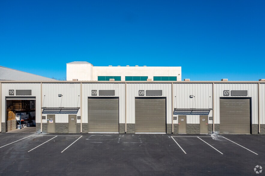 6325 S Pecos Rd, Las Vegas, NV à louer - Photo de l’immeuble – Image 2 sur 14