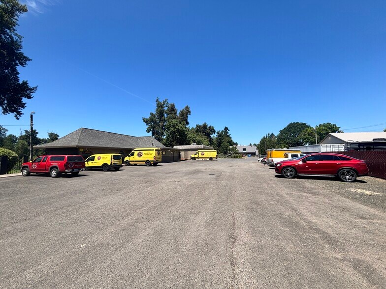 131 NE Pine St, Salem, OR à louer - Photo de l’immeuble – Image 3 sur 18