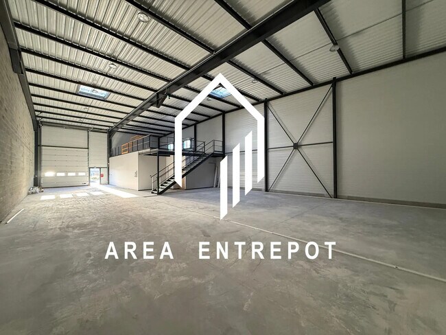 Plus de détails pour Local d'activités à louer